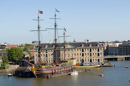 Nederlands Scheepvaartmuseum, Sailing-Ship, View to Nederlands Scheepvaartmuseum with historic sailer Amsterdam, Amsterdam, Holland, Netherlands