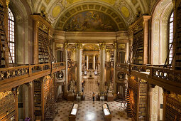 Innenansicht des Prunksaales der Österreichischen Nationalbibliothek, Wien, Österreich