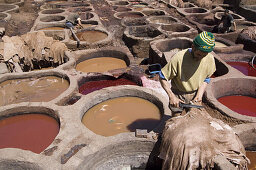 Arbeiter im Gerberviertel, Chouara, Fes, Marokko