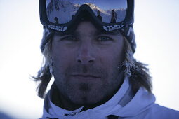 Young man wearing ski googles, portait, Kuehtai, Tyrol, Austria
