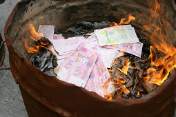 Longhua Temple, burning gohst money, Shanghai