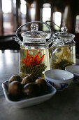 Tea flower, Huxinting Teahouse,Close up, tea flower and quail eggs, Teeblütentee und Wachteleier, Teehaus am Yu Yuan Garden, Skyline Shanghai, Gartenkunst, classical Garden of Joy, Yu Yuan Garden, Nanshi, Nippes, Kitsch, Zickzack Brücke, Feng Shui, Mid La