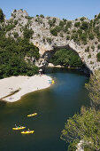 Paddler auf der Ardeche, Kajakfahrer, Pont d'Arc