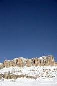 schneebedeckte felsen, gruppo della marmolada, dolomiten, italien