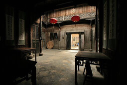 Blick in traditionellen Innenhof eines Hauses im Dorf Hongcun, Huang Shan, China, Asien