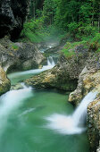 Weißbach mit Wasserfallstufen, Chiemgau, Oberbayern, Bayern, Deutschland