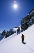Skitourengeher am Passo Zigolade, Rosengartengruppe, Dolomiten, Südtirol, Italien