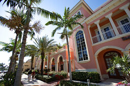 Shopping center on 5th Avenue at Naples, Florida, USA, America