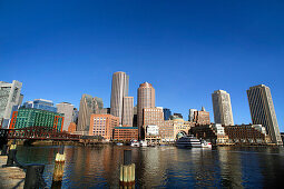 Boston Hafen und Spiegelung, Boston, Massachusetts, USA
