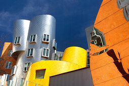 Moderne Architektur, Frank Gehrys Ray and Maria Stata Buildings, MIT, Cambridge, Massachusetts, USA