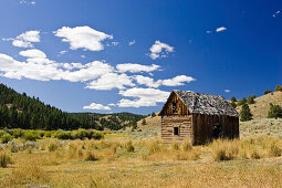 landscape with barn, wildwest, Oregon, USA