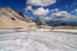 Blick über der Gletscher, Schneefernergletscher, Zugspitzplatt, Zugspitze, Oberbayern, Bayern, Deutschland