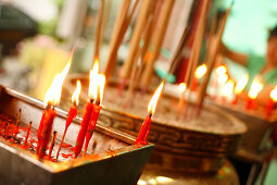 Räucherstäbchen und Kerzen, Tempel, Singapur
