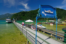 tour boat at landing stage, Strobl, lake Abersee, lake Wolfgangsee, Salzkammergut, Salzburg, Austria