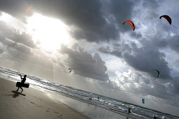Kite surfer am Mittelmeer, Tel Aviv, Israel