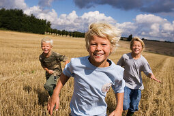  Agriculture, Amusement, Blond, Blonds, Boy, Boys, Brother, Brothers, Caucasian, Caucasians, Child, Childhood, Children, Color, Colour, Companion, Companions, Contemporary, Country, Countryside, Cultivation, Daytime, Dried, Dry, Exterior, Exuberance, Exub