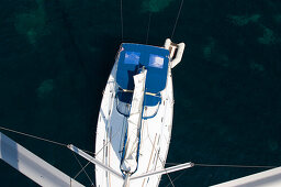 Ein Segelschiff, Yacht von oben, Segeltörn, Kroatien