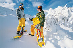 Two snowboarders, Snakeboarders about to snowboard down the slope, Snowboarding, Sport, Serfaus, Tyrol, Austria