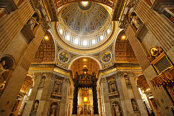 Innenansicht von Petersdom, Vatikanstadt, Rom, Latium, Italien