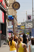 Einkaufsmeile Twerer Strasse, Twerskaya ulitsa, Moskau, Russland
