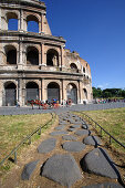 Das Kolosseum unter blauem Himmel, Rom, Italien, Europa