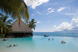 Lagunenartiger Pool vom InterContinental Tahiti Resort Hotel, Tahiti, Gesellschaftsinseln, Französisch Polynesien, Südsee