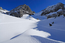 snow-covered cirque with snow dunes beneath Schafalpenköpfe, Ochsenloch, Kleinwalsertal, Allgaeu range, Allgaeu, Vorarlberg, Austria