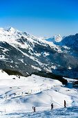 Skiers on slope, Maennlichen, Grindelwald, Bernese Oberland, Canton of Bern, Switzerland