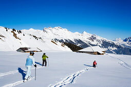 Familie auf einer Skitour, Männlichen, Grindelwald, Berner Oberland, Kanton Bern, Schweiz