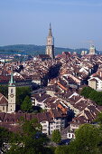 Blick von der Altstadt mit Berner Münster und Nydeggkirche im Hintergrund, Altstadt, Bern, Schweiz