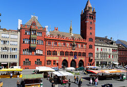 Basler Rathaus und Markt, Marktplatz, Basel, Schweiz