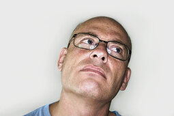 rs, 40-50 years, Adult, Adults, Bald, Caucasian, Caucasians, Color, Colour, Contemporary, Eyeglasses, Forties, Fourties, Generation X, Glasses, Human, Indoor, Indoors, Interior, Male, Man, Men, One, O