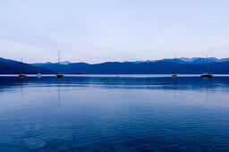 Walchensee in der Abenddämmerung, Bayern, Deutschland