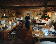 Waitress in an old style restaurant Fischerstübchen, part of Hotel Zur Bleiche Resort & Spa, village of Burg, Upper Spreewald, Spreewald, Brandenburg, Germany