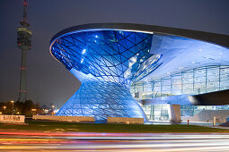 BMW Welt. Designed by architect Wolfgang Prix, Coop Himmelb(l)au, a multi-functional customer experience and exhibition facility presenting current products of BMW with a distribution centre for BMW cars, an event forum and a conference centre, Munich, Ba