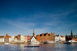 Blick über die Trave auf Lübeck, Schleswig-Holstein, Deutschland