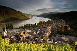 View over Bacharach with St. Peter's church and ruin Wernerskapelle, Bacharach, Rhineland-Palatinate, GErmany