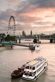 Blick von der Waterloo Bridge auf das Houses of Parliament, Big Ben und London Eye, London, England, Europa