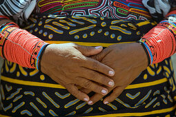KUNA NATIVE INDIAN WOMAN HANDS MOLA PATTERN CLOTHES PANAMA CITY REPUBLIC OF PANAMA