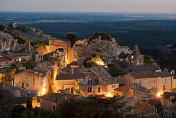Das alte Dorf Les-Baux-de-Provence am Abend, Vaucluse, Provence, Frankreich