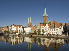 Blick über die Trave auf Altstadt, Lübeck, Schleswig Holstein, Deutschland