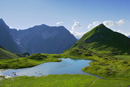 Unterer Seewisee mit Memminger Hütte und Seekogel, Lechtaler Alpen, Tirol, Österreich