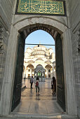 Blick in den Innenhof, Blaue Moschee, Sultan Ahmed Moschee, Sultanahmet Camii, Istanbul, Türkei, Europa