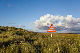 Seezeichen in den Dünen, Ellenbogen, Sylt, Schleswig-Holstein, Deutschland