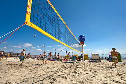Beach-Volleyball am Strand, Wyk, Föhr, Nordfriesland, Schleswig-Holstein, Deutschland