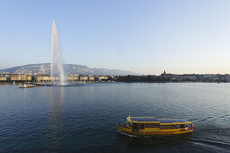 Waterbus and Jet d'Eau (one of the largest fountains in the world), Lake Geneva, Geneva, Canton of Geneva, Switzerland