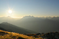Blick von der Glanderspitze über den Krahberg hinweg in die Lechtaler Alpen, Venet, Ötztaler Alpen, Tirol, Österreich