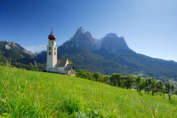 Kirche St. Valentin bei Seis vor dem Schlern, Dolomiten, Südtirol, Italien