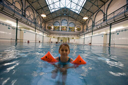 lernen mit Schwimmflügel, Stadtbad Charlottenburg, Berliner Bäder Betriebe BBB