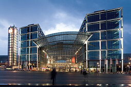 Der Hauptbahnhof am Abend, Berlin, Deutschland, Europa